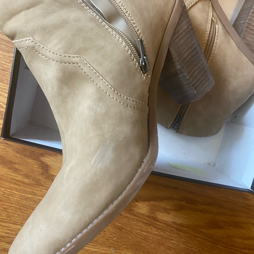 Dolce Vita Nubuck Stella Bootie